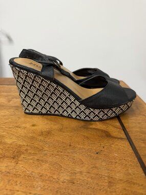 Mudd Women’s 9 Wedge Sandals Black & White Woven Heel Faux Leather Open Toe